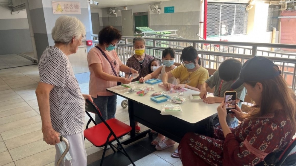 跨代友里過暑假