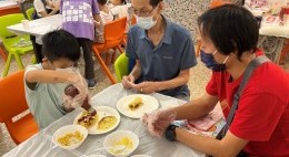 跨代友里過暑假