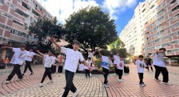 跨代友里過暑假