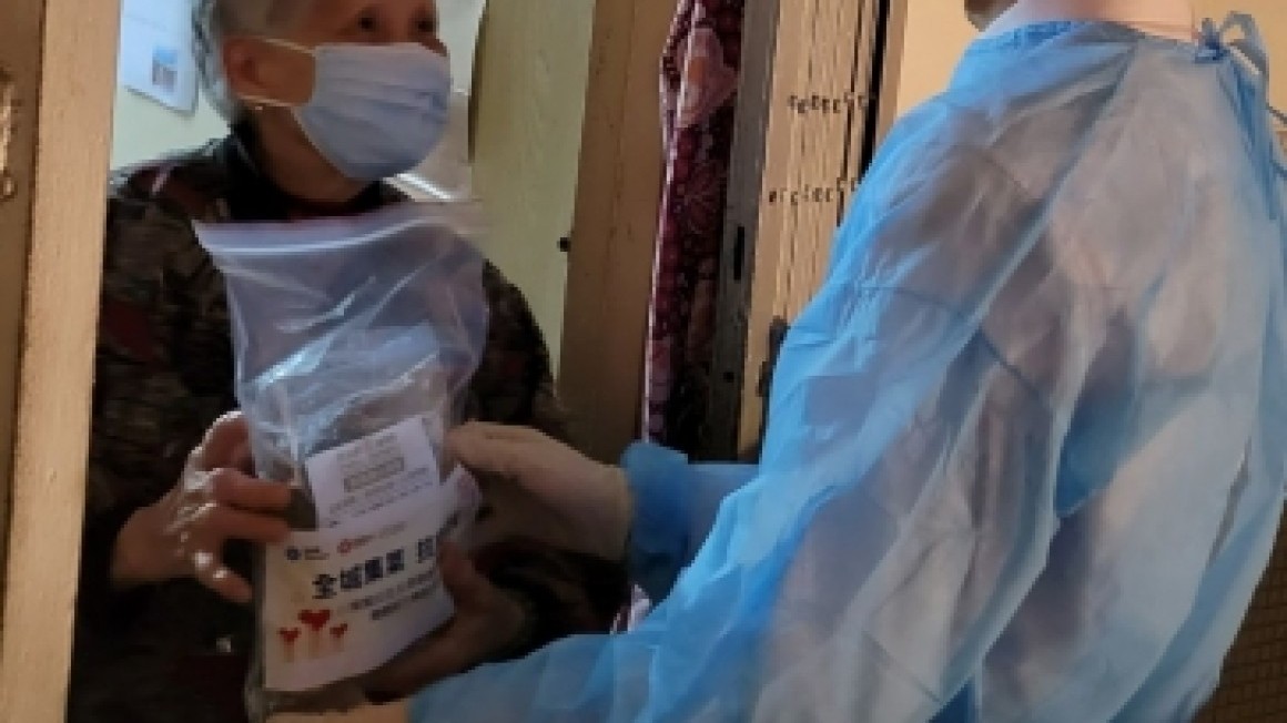 房協友里 義工同行送暖