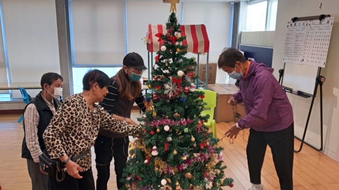 友里賀聖誕 (2024年12月)