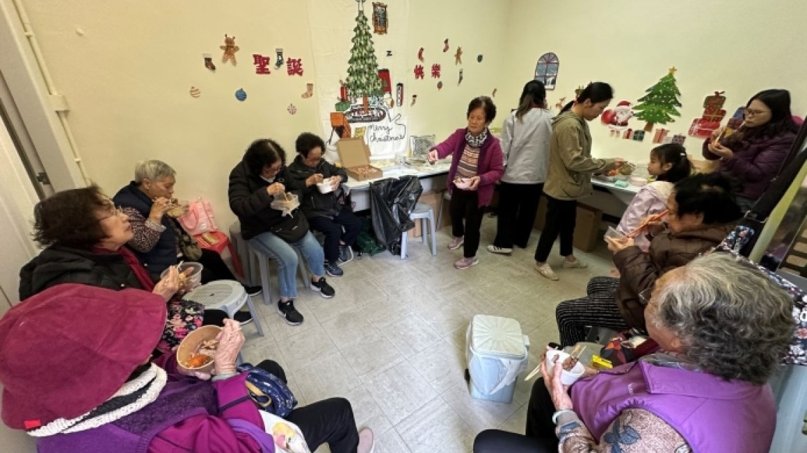 友里賀聖誕 (2024年12月)