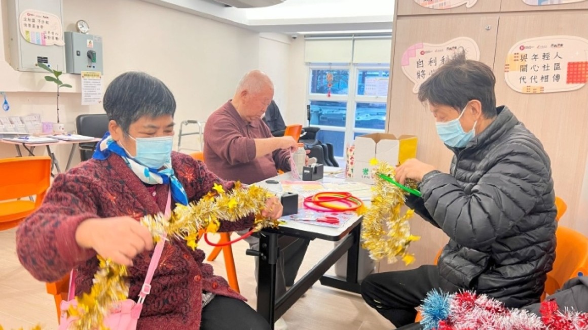 友里賀聖誕 (2024年12月)