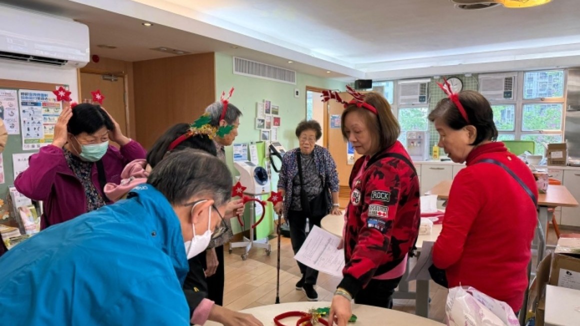 友里賀聖誕 (2024年12月)