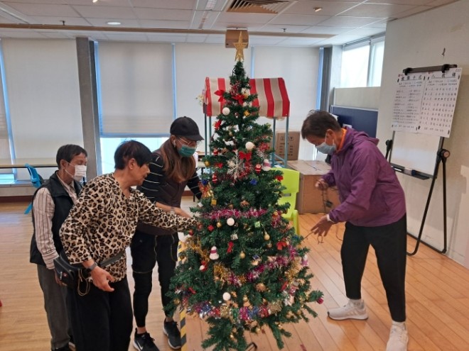 友里賀聖誕 (2024年12月)