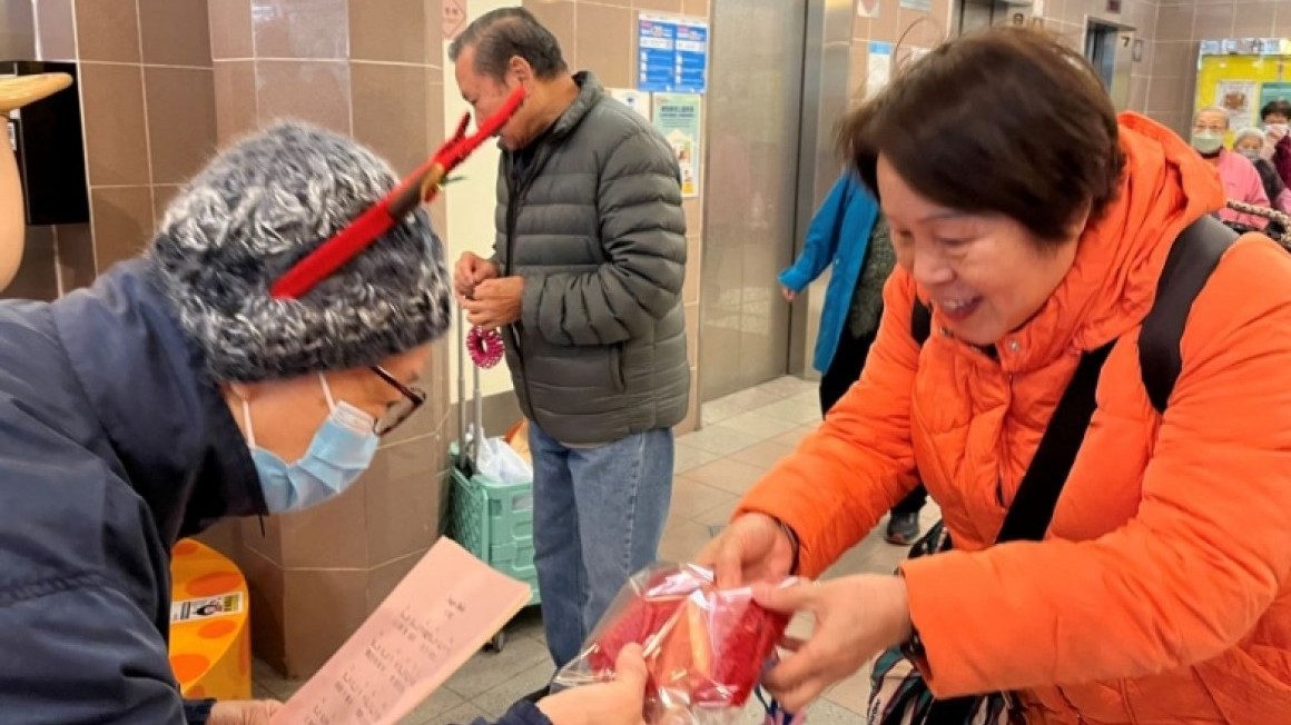 友里賀聖誕 (2023年12月)