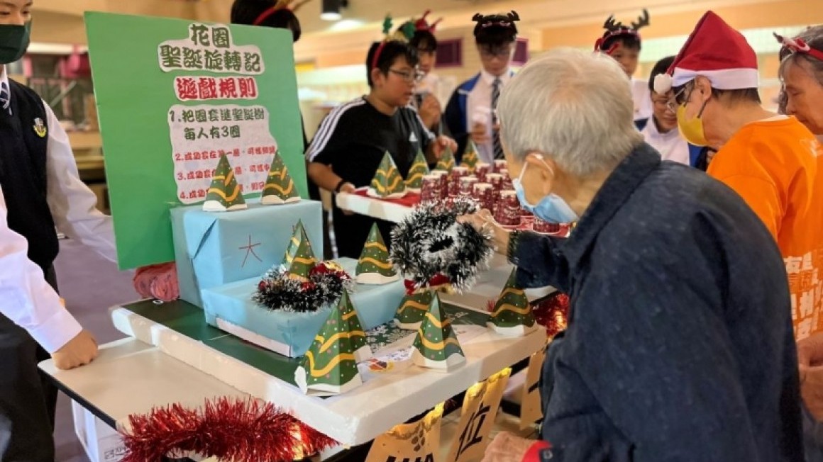 友里賀聖誕 (2023年12月)