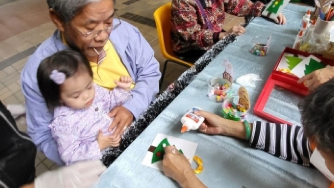 友里賀聖誕 (2023年12月)