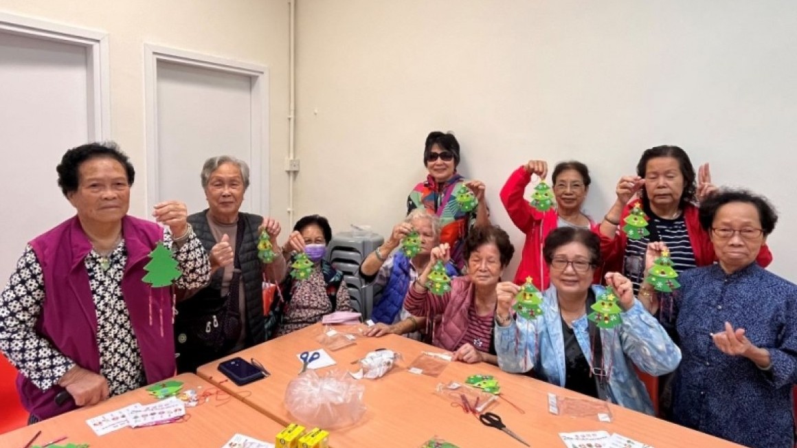 友里賀聖誕 (2023年12月)