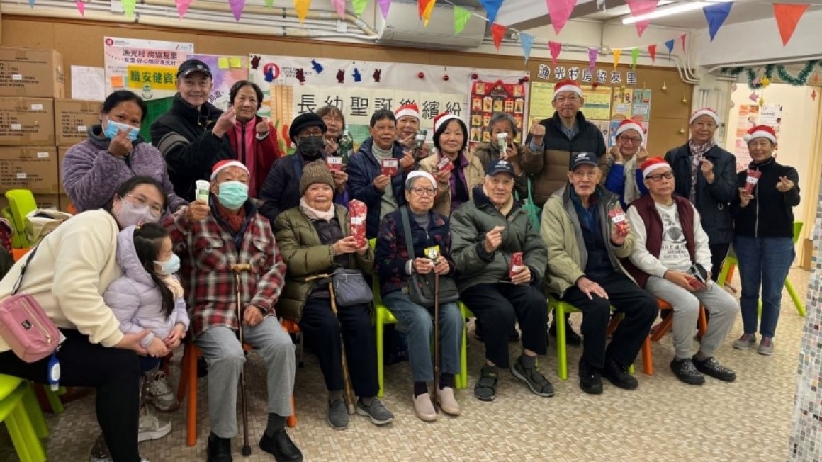 友里賀聖誕 (2023年12月)