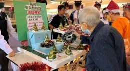 友里賀聖誕 (2023年12月)