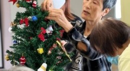 友里賀聖誕 (2023年12月)