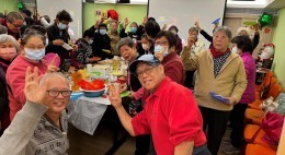 友里賀聖誕 (2023年12月)