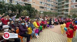 友里賀聖誕 (2023年12月)