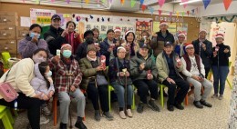 友里賀聖誕 (2023年12月)