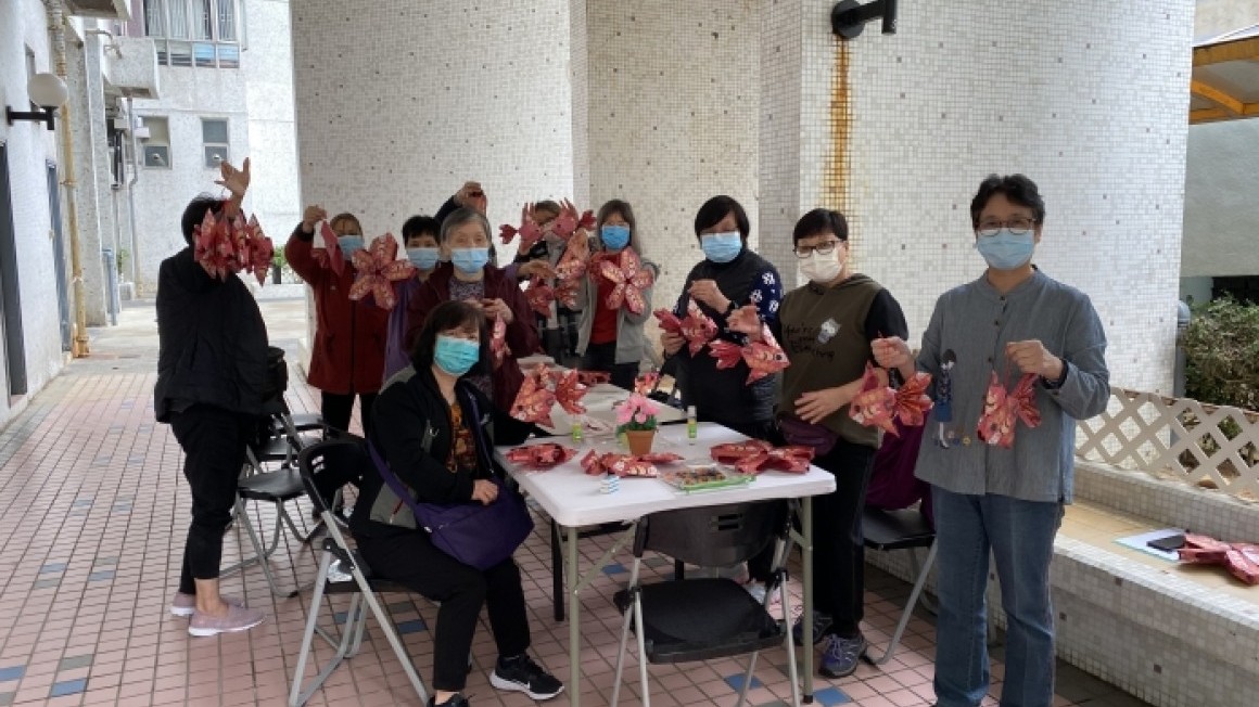 友里相伴迎玉兔