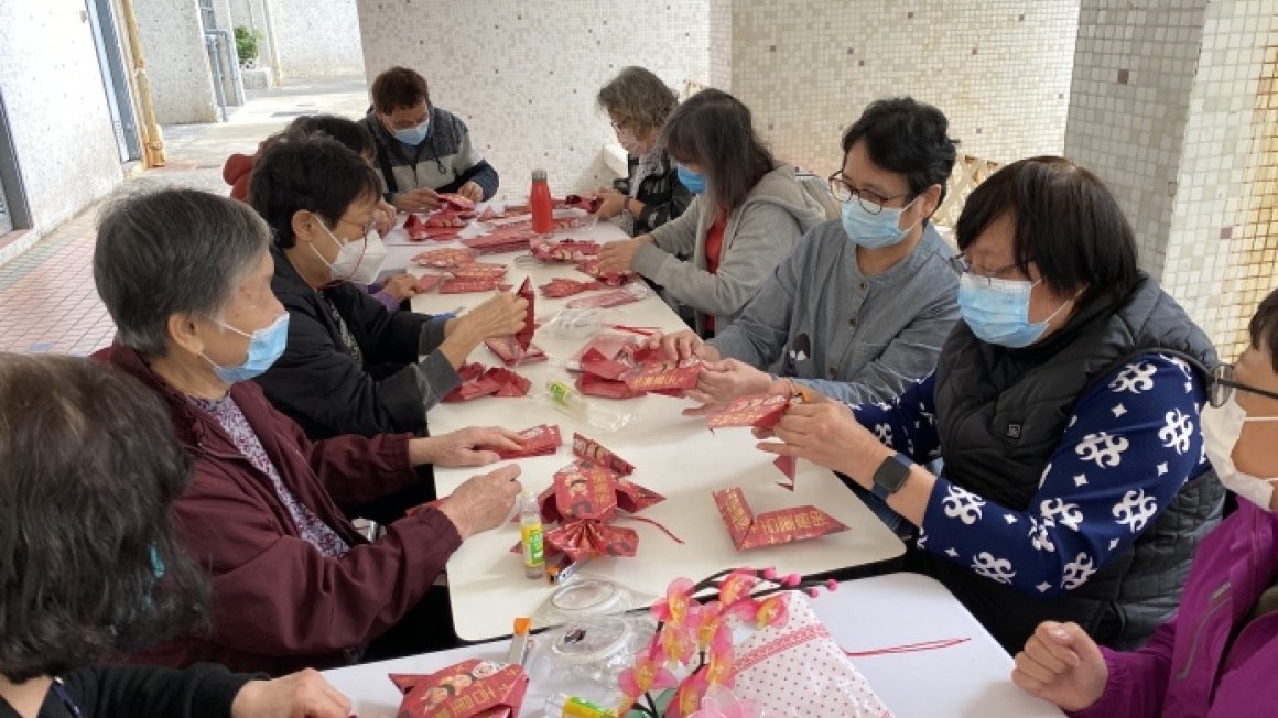 友里相伴迎玉兔