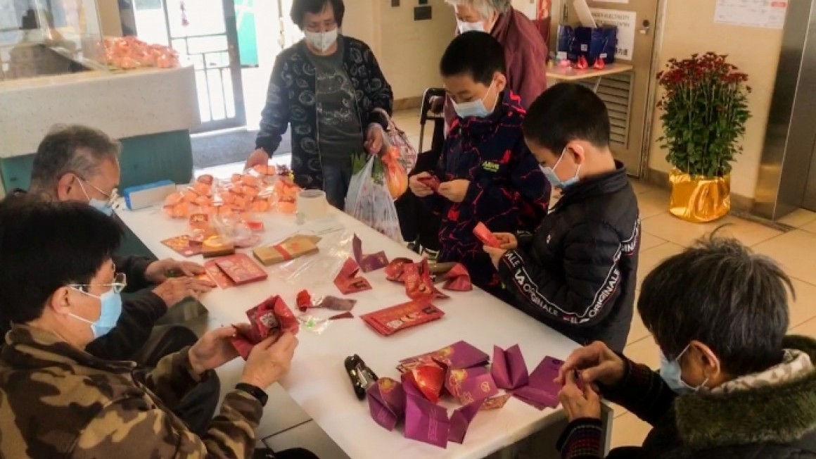 友里相伴迎玉兔