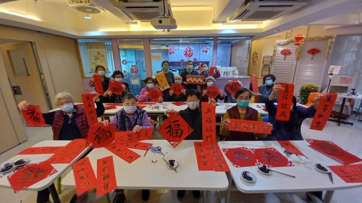 友里相伴迎玉兔