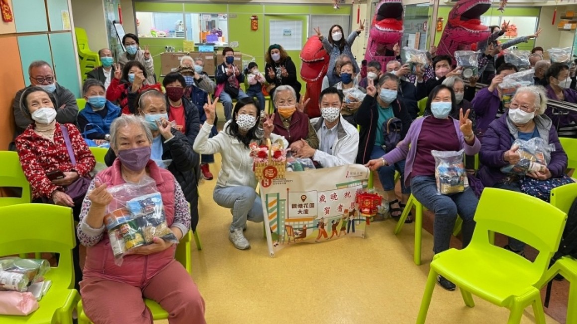 友里相伴迎玉兔