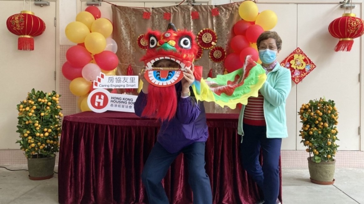 友里相伴迎玉兔