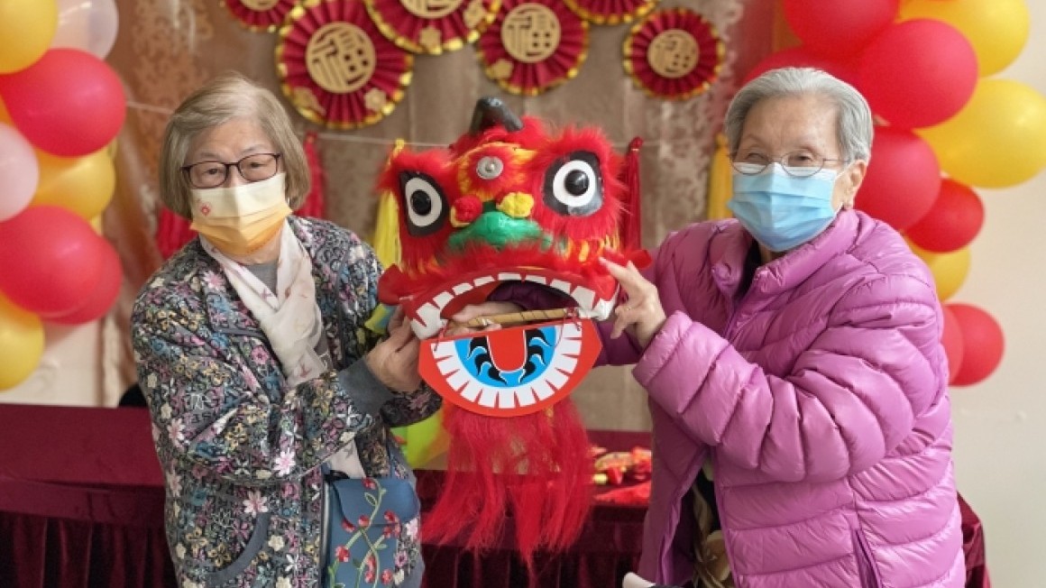 友里相伴迎玉兔