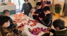 友里相伴迎玉兔