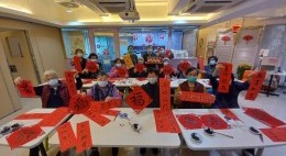 友里相伴迎玉兔