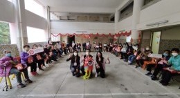 友里相伴迎玉兔