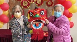 友里相伴迎玉兔