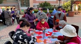 友里相伴迎玉兔