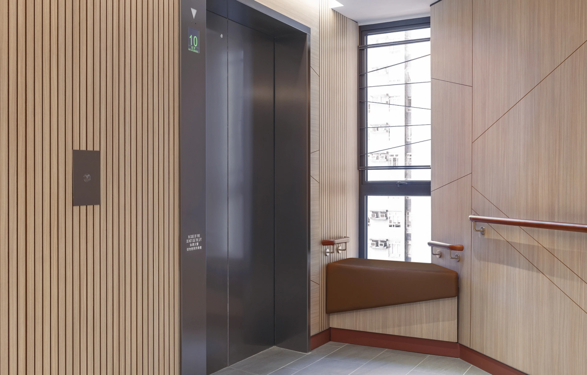 電梯大堂設等候座椅