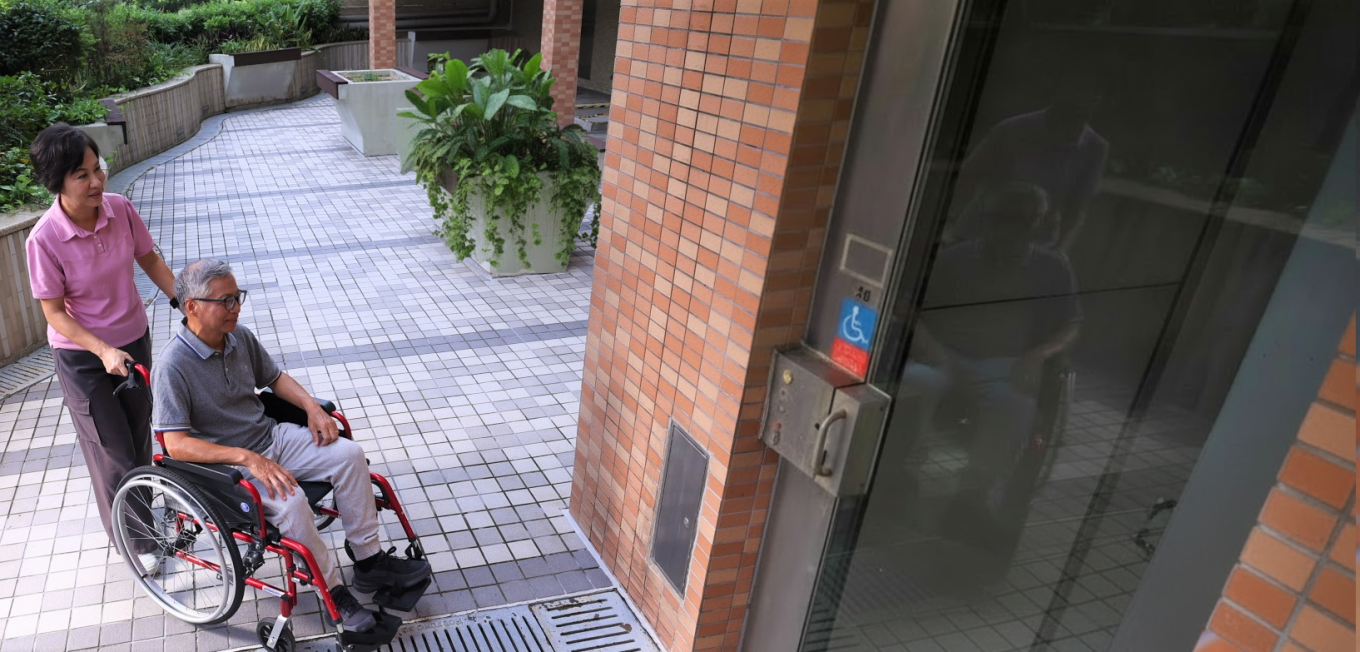 10樓花園配備輪椅升降機 