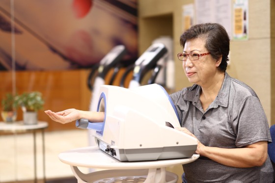 健身室備電子心跳血壓計供免費使用 