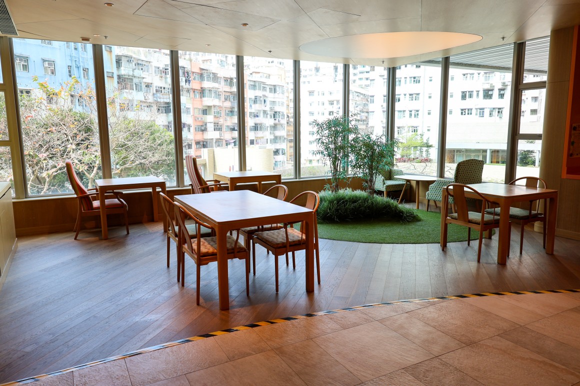 落地大玻璃，光線充足，環境開揚